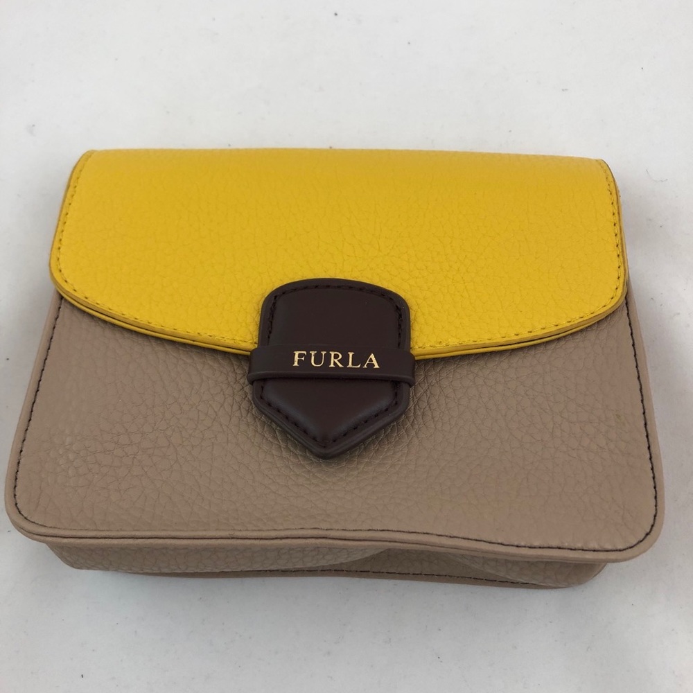 FURLA SAUDI AIRLINES Tan Yellow Travel Make-Up Bag